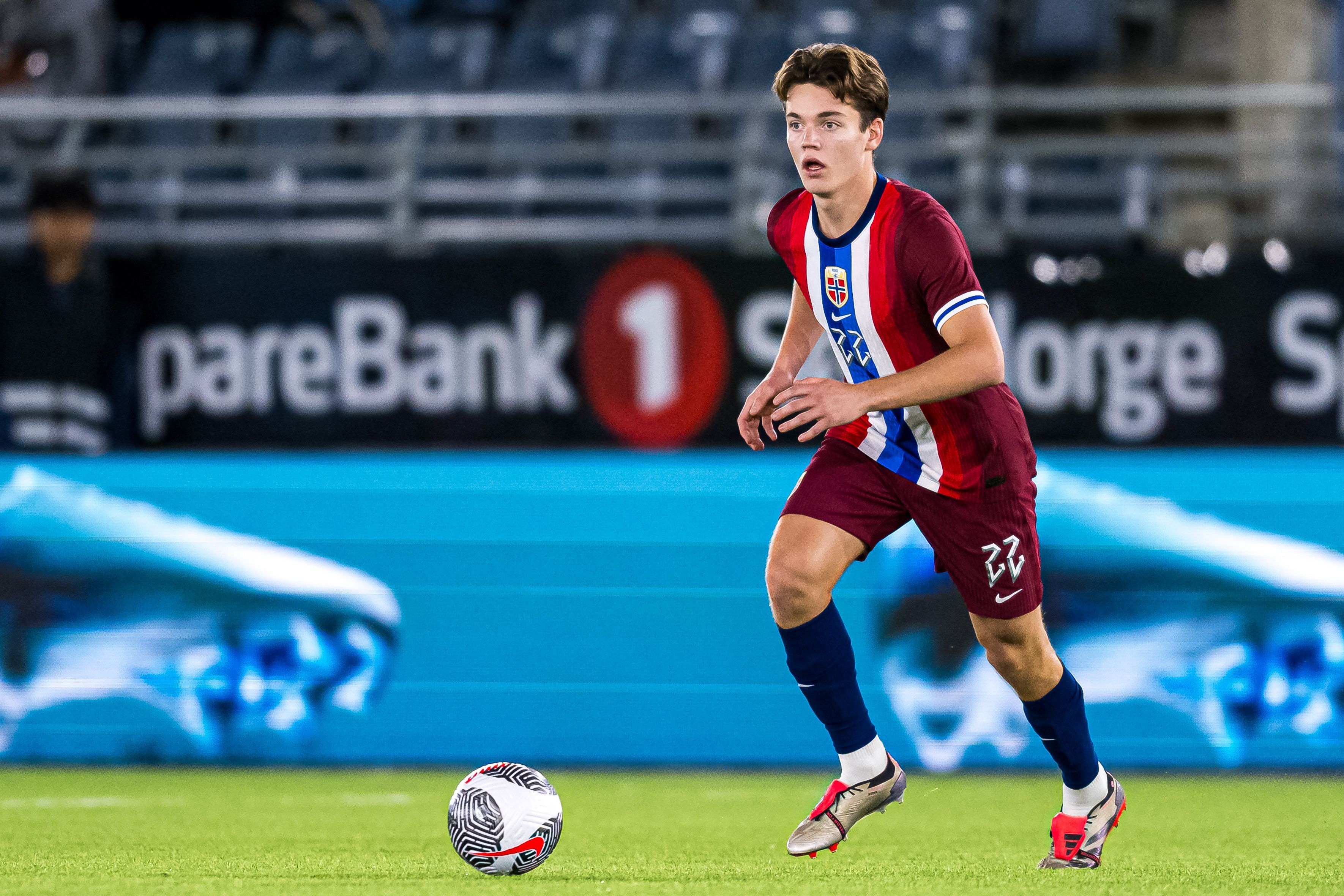 罗马诺：曼城18岁小将尼潘租借米德尔斯堡交易已完成